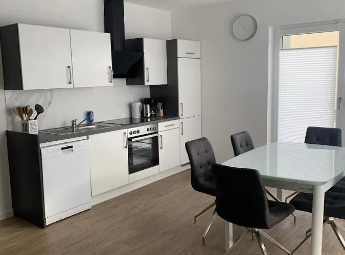 3 Hanna Apartman *