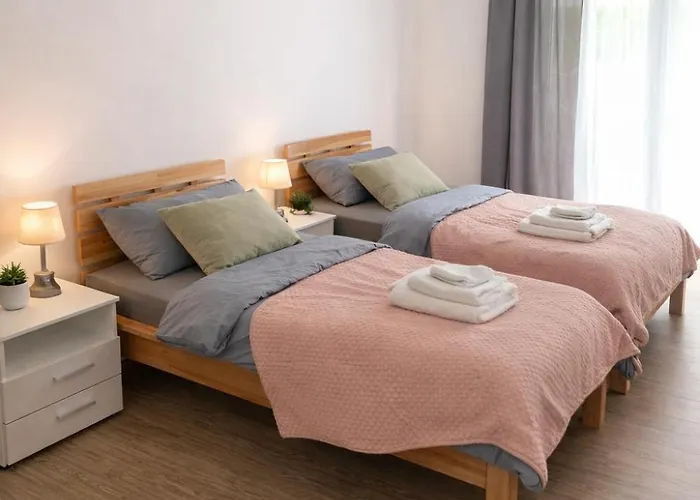 3 Hanna Apartman *
